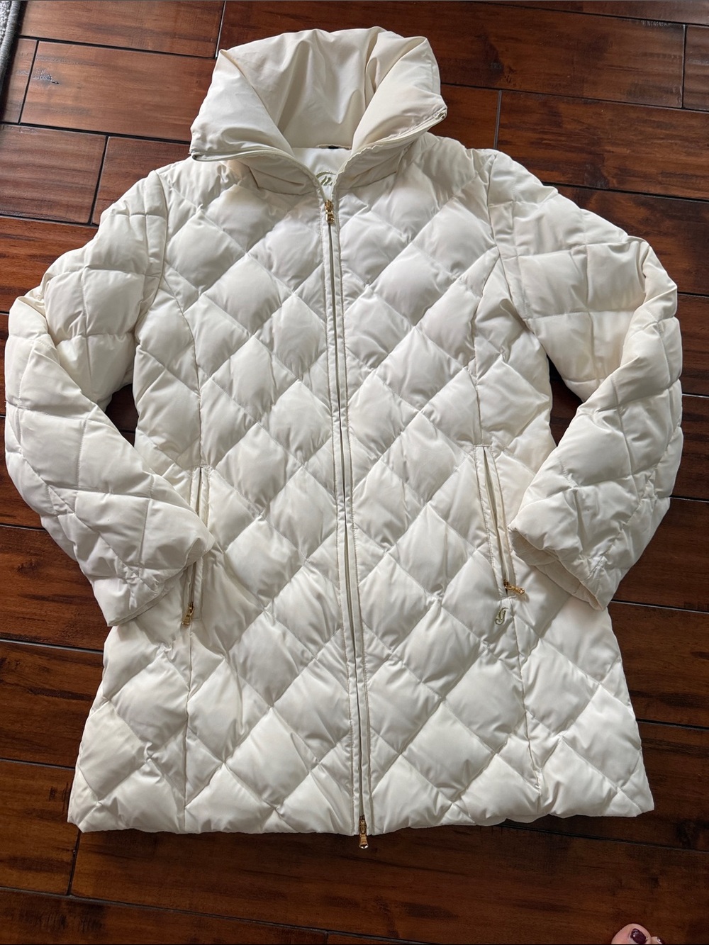 Women’s Guess Cream Quilted Diamond Puffer Jacket with Gold Accents